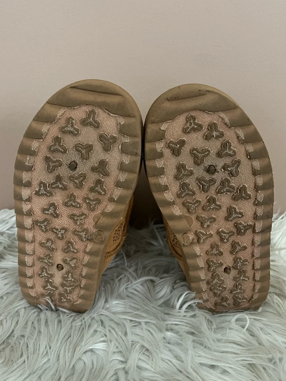 {Tahari} Faux Fur Boots with Embroidered Hearts & Rhinestones - Youth 12